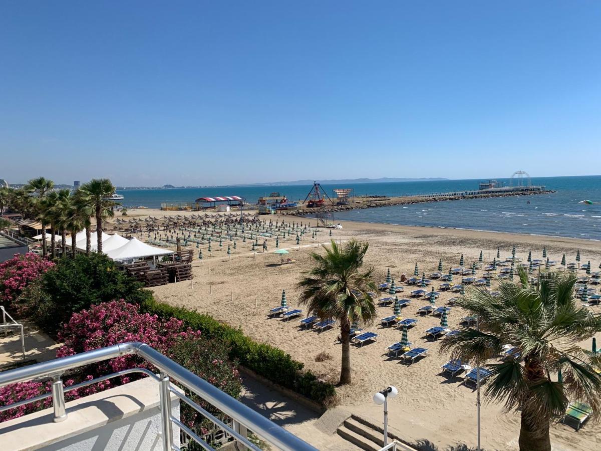 דורס Wave Beachfront Apartments מראה חיצוני תמונה