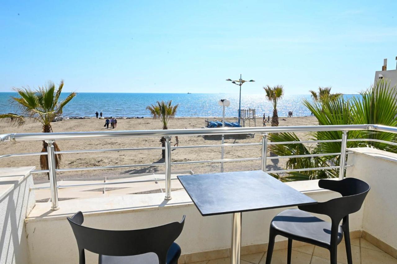 דורס Wave Beachfront Apartments מראה חיצוני תמונה