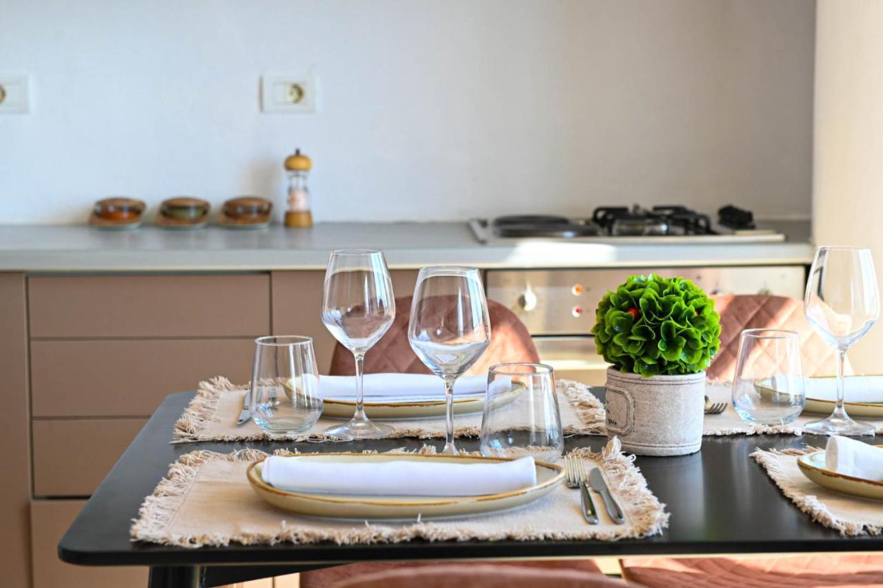 דורס Wave Beachfront Apartments מראה חיצוני תמונה