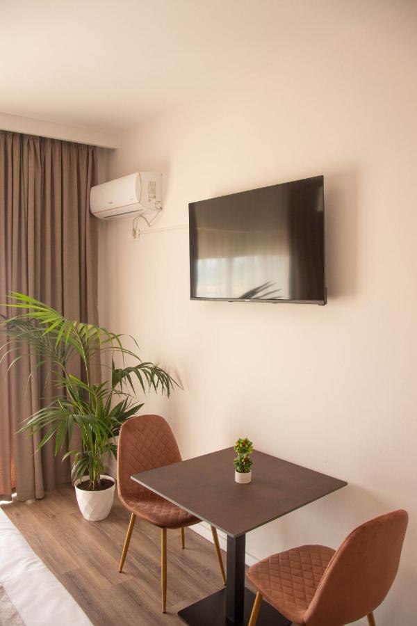 דורס Wave Beachfront Apartments מראה חיצוני תמונה