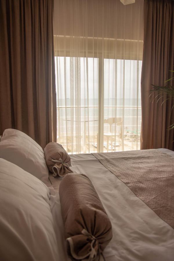 דורס Wave Beachfront Apartments מראה חיצוני תמונה