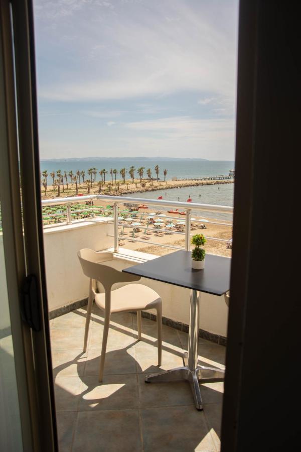 דורס Wave Beachfront Apartments מראה חיצוני תמונה