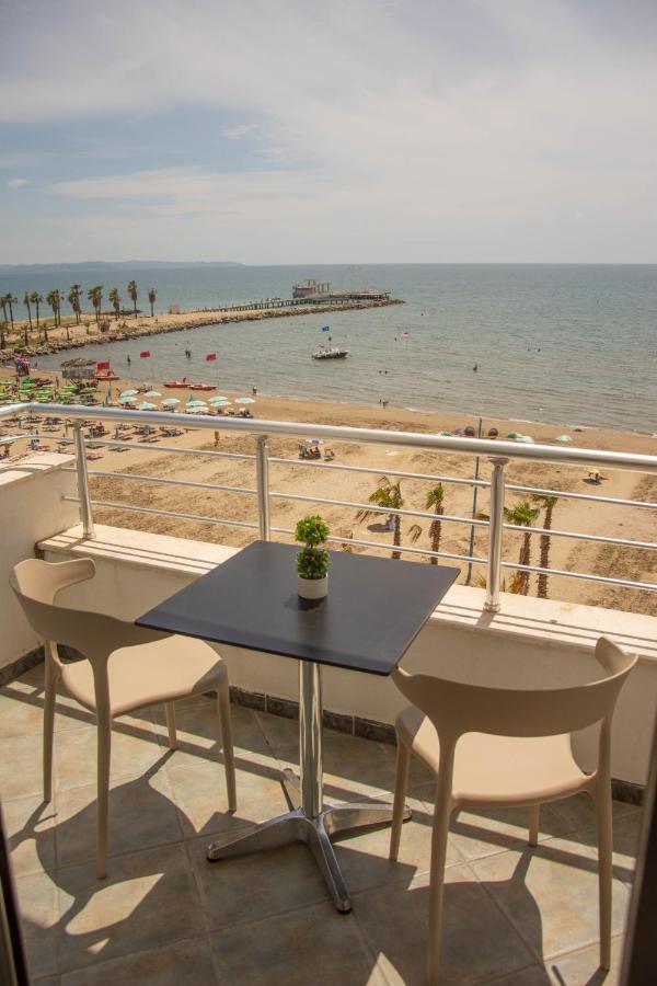 דורס Wave Beachfront Apartments מראה חיצוני תמונה