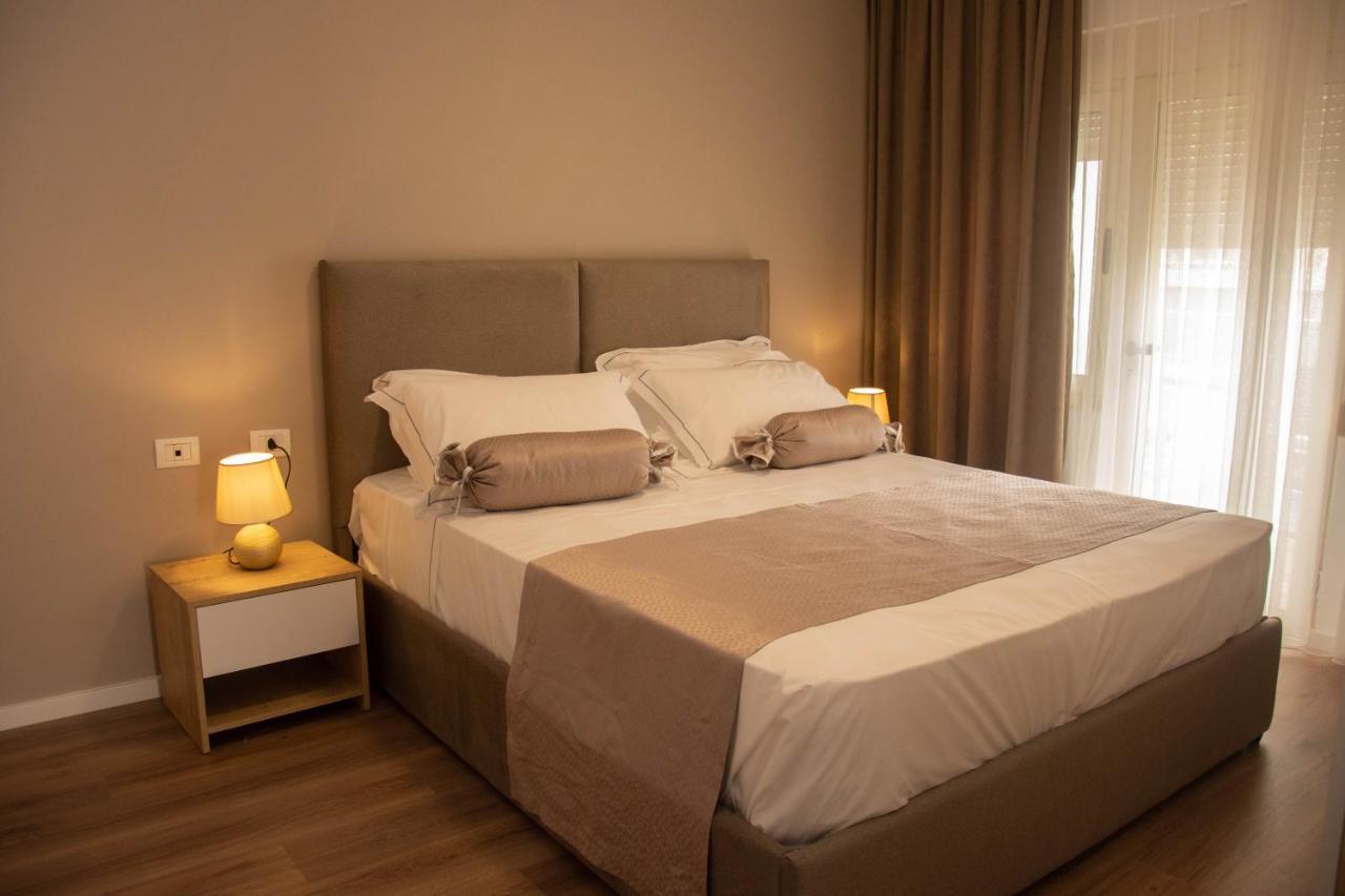 דורס Wave Beachfront Apartments מראה חיצוני תמונה