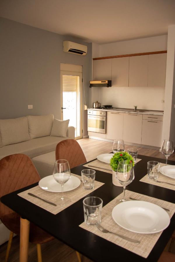דורס Wave Beachfront Apartments מראה חיצוני תמונה