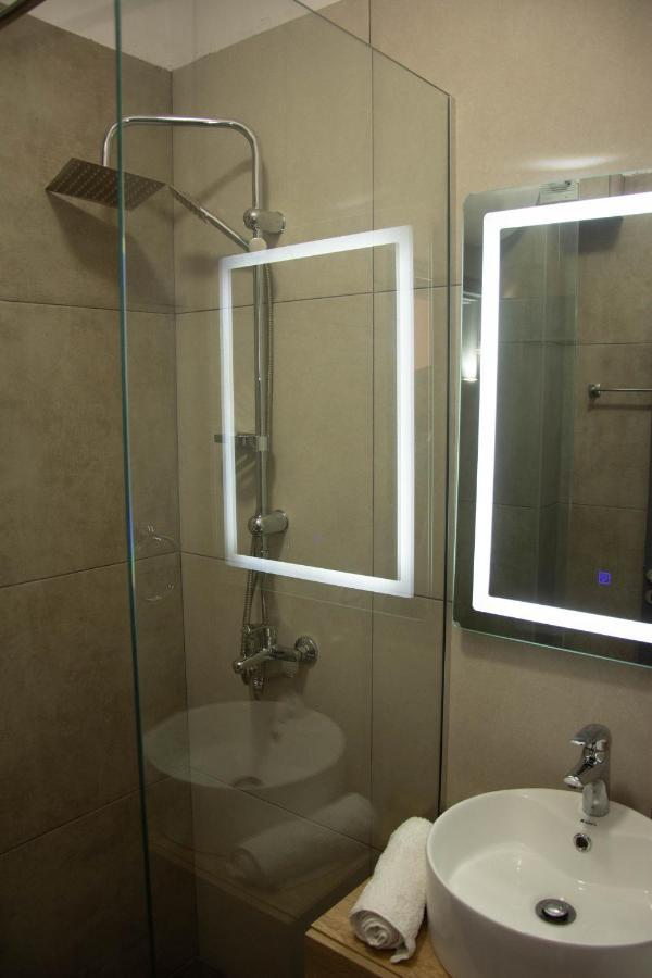 דורס Wave Beachfront Apartments מראה חיצוני תמונה