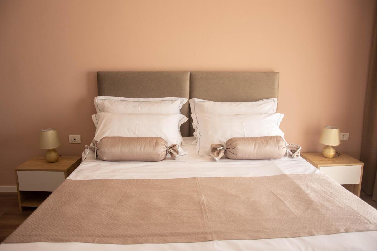 דורס Wave Beachfront Apartments מראה חיצוני תמונה
