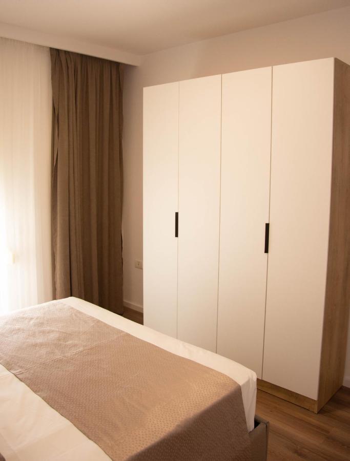 דורס Wave Beachfront Apartments מראה חיצוני תמונה