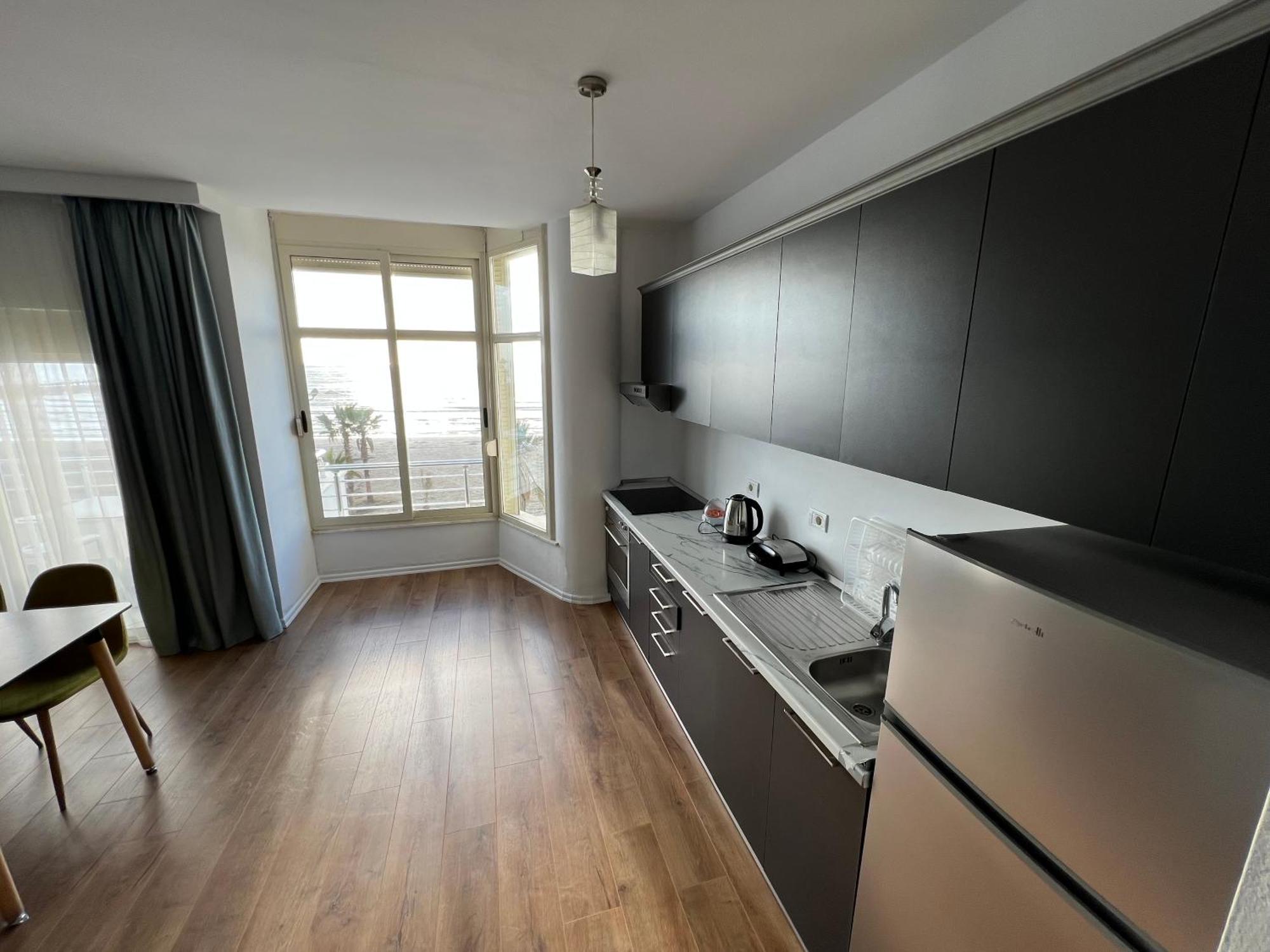 דורס Wave Beachfront Apartments מראה חיצוני תמונה