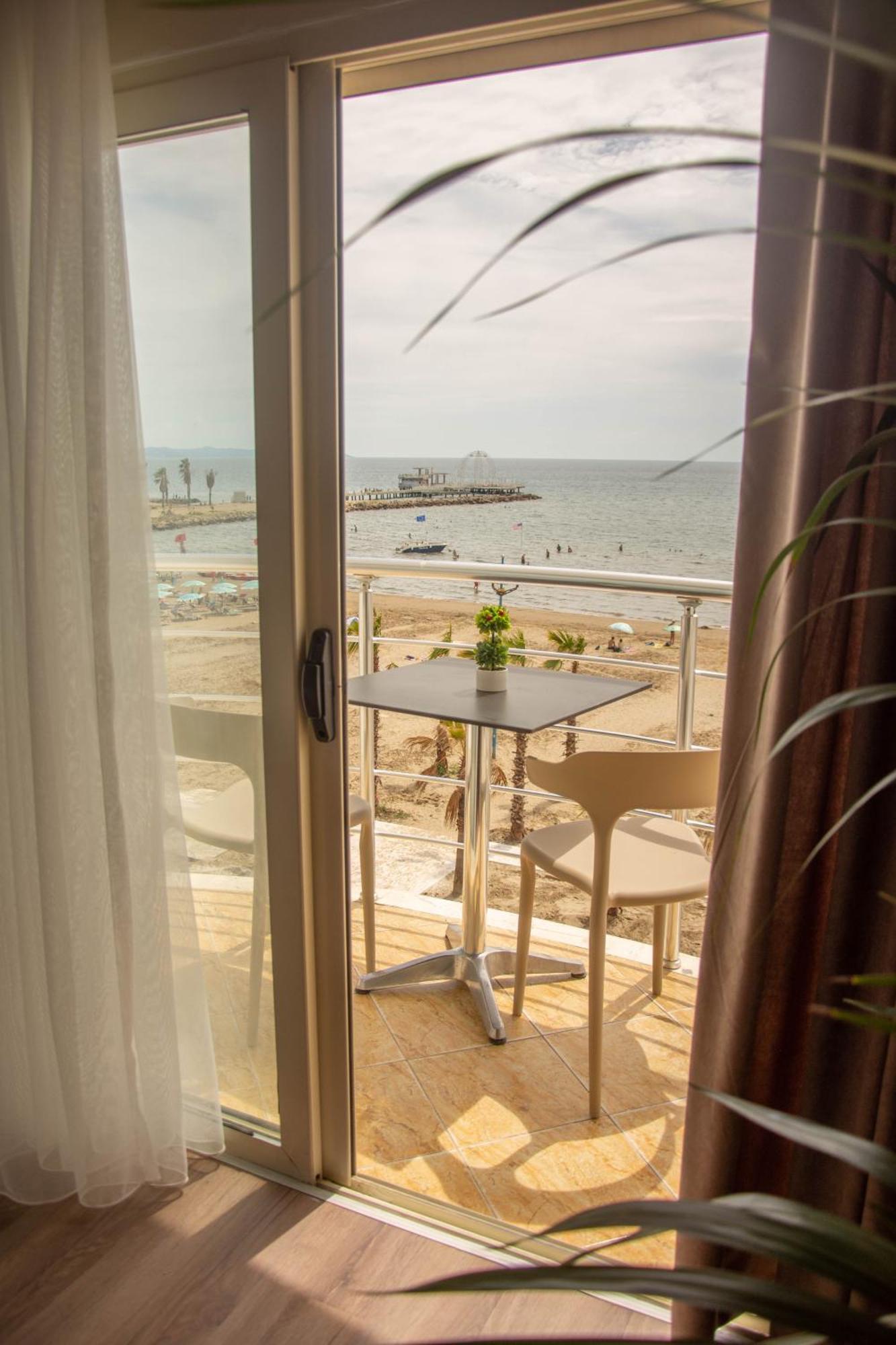 דורס Wave Beachfront Apartments מראה חיצוני תמונה