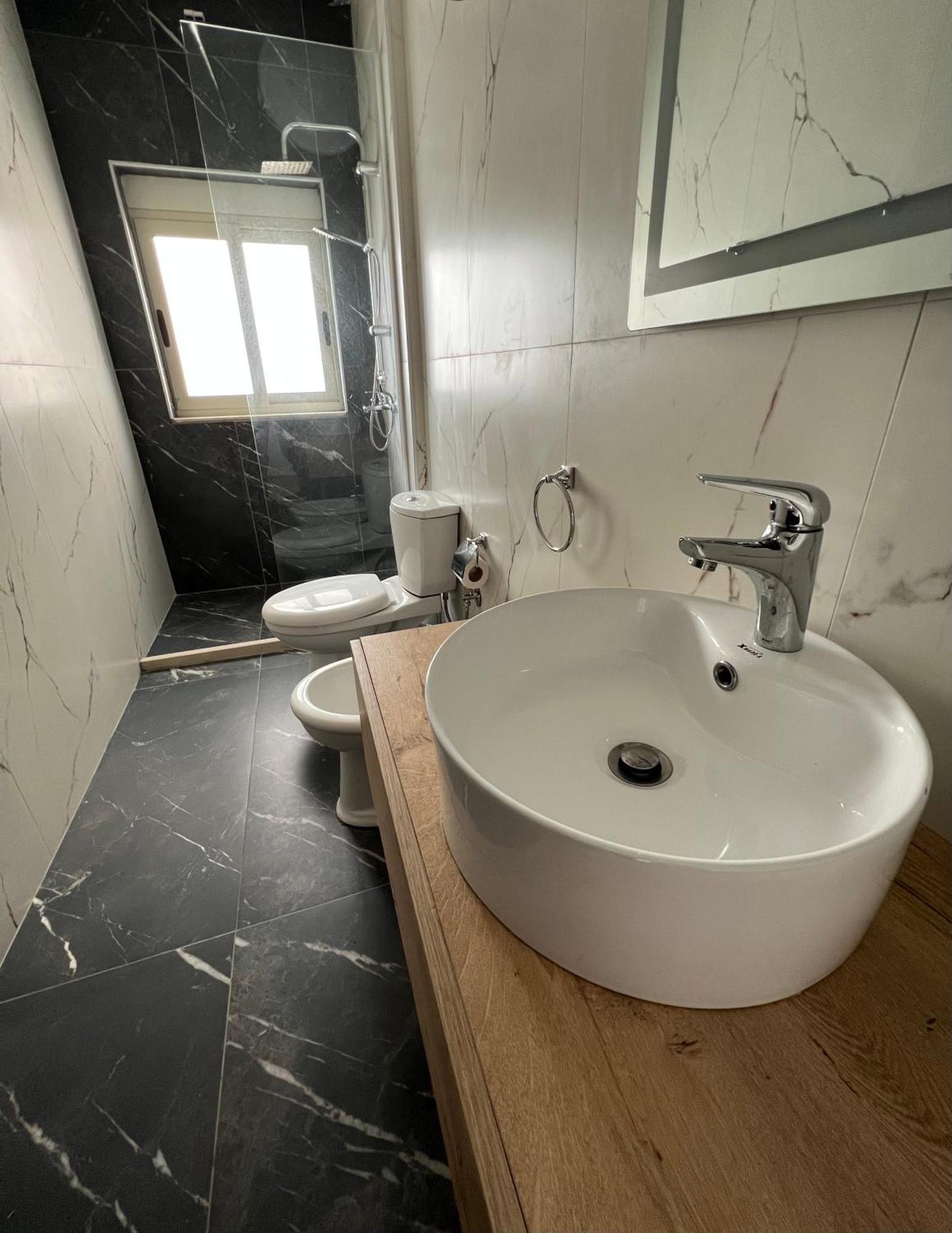 דורס Wave Beachfront Apartments מראה חיצוני תמונה