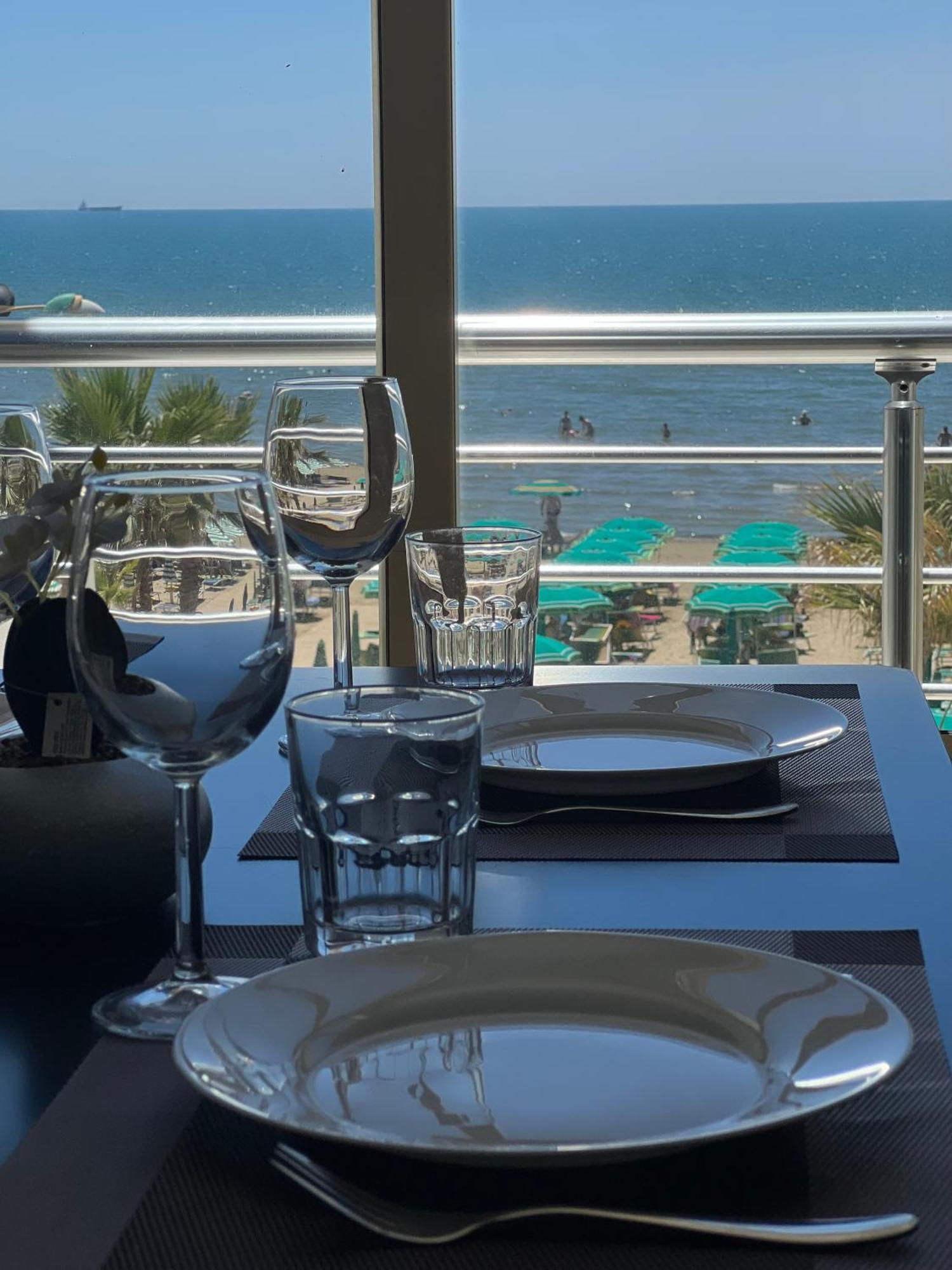 דורס Wave Beachfront Apartments מראה חיצוני תמונה
