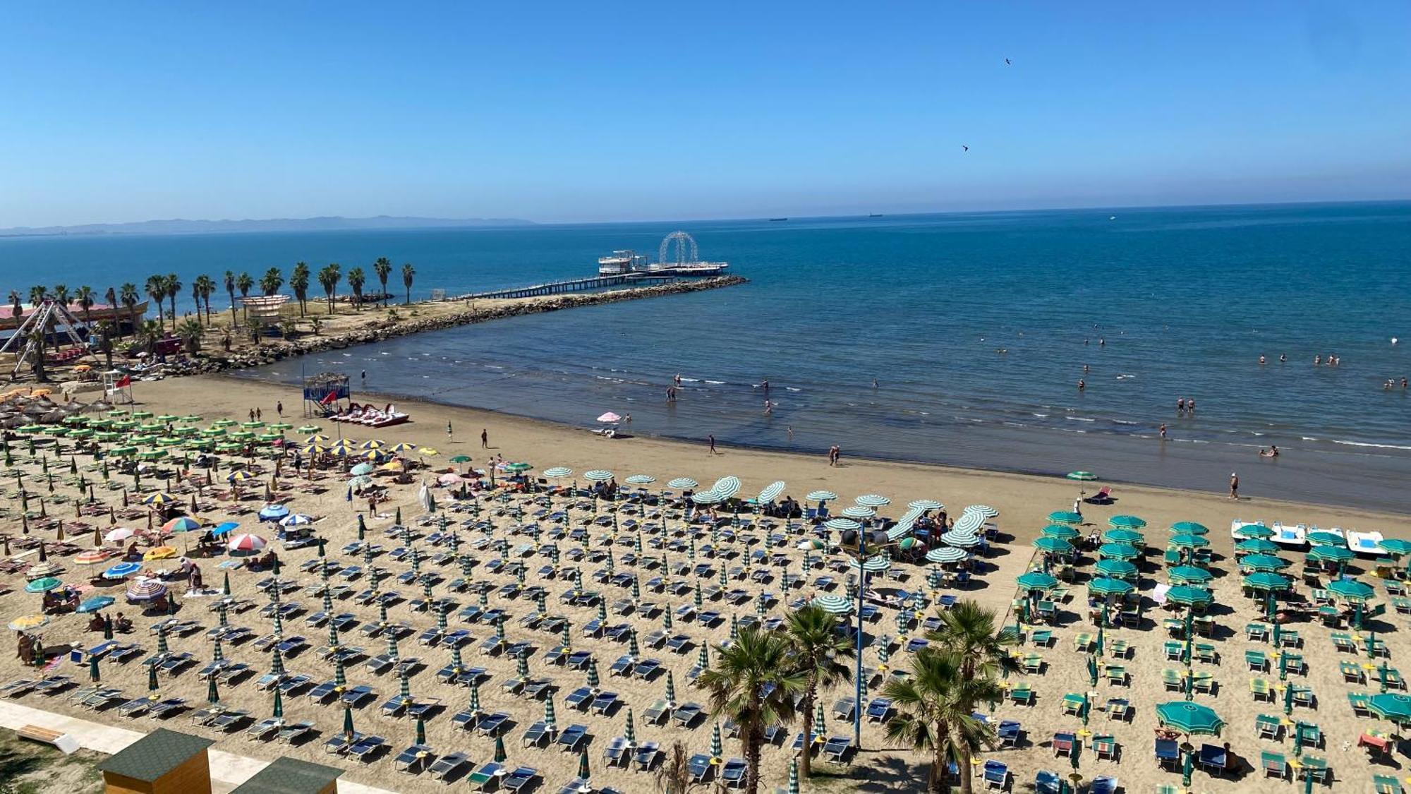 דורס Wave Beachfront Apartments מראה חיצוני תמונה